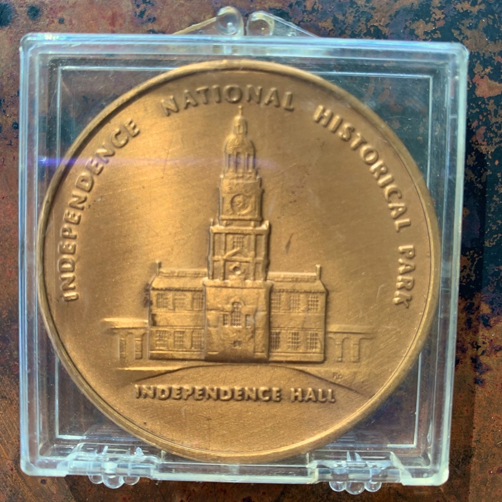 Decorative coin - Liberty Bell /Independence Hall